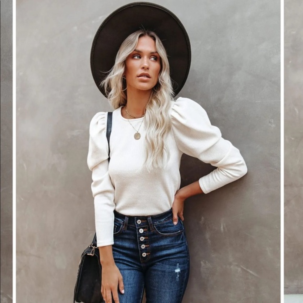Vici CHIVALRY PUFF SLEEVE RIBBED KNIT TOP - IVORY